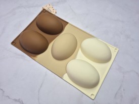 Molde silicona tricolor 5 huevos lisos grandes